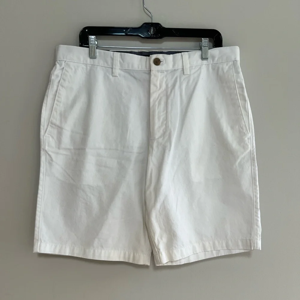 BANANA REPUBLIC NWT City Chino Short in White, size 35